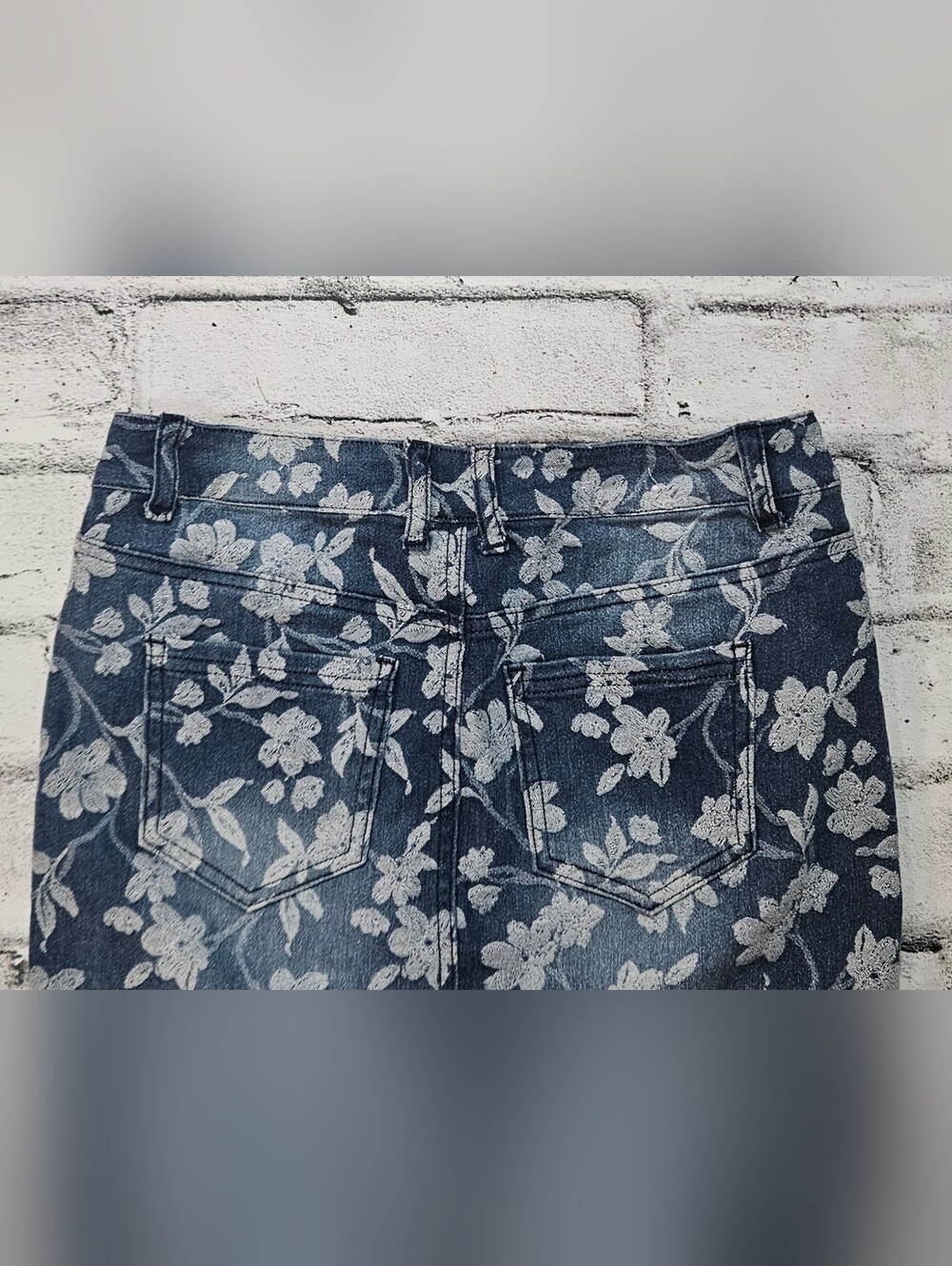 Suko Jeans Floral Denim Mini Skirt Size 2 Blue White Stretch Jean Skirt - Picture 8 of 10